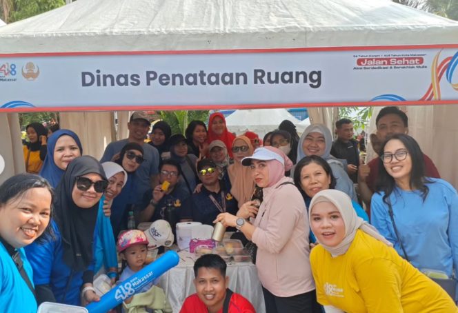 					Kepala Distaru bersama jajaran staf pegawai usai mengikuti Jalan Sehat (dok)