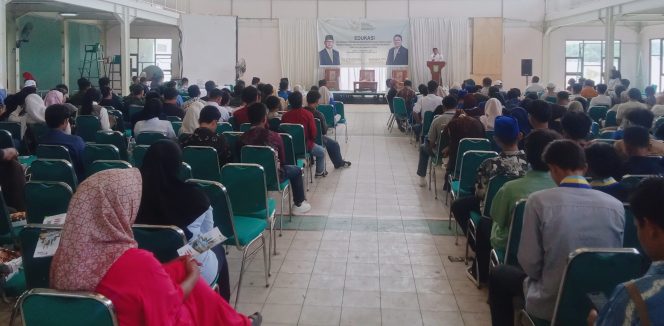 					Anggota DPR RI, Syafruddin saat hadiri acara edukasi soal calon PMI di Kabupaten Bima. (Dok Istimewa)