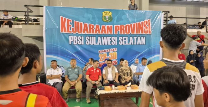 					Pembukaan Kejuaraan Provinsi (Kejurprov) PBSI Sulsel dihadiri Ketua KONI Sulsel Darmawangsyah Muin dan Ketua Komisi E DPRD Provinsi Andi Tenri Indah dan jajaran Pengurus PBSI Sulsel di GOR kantor Gubernur (dok)