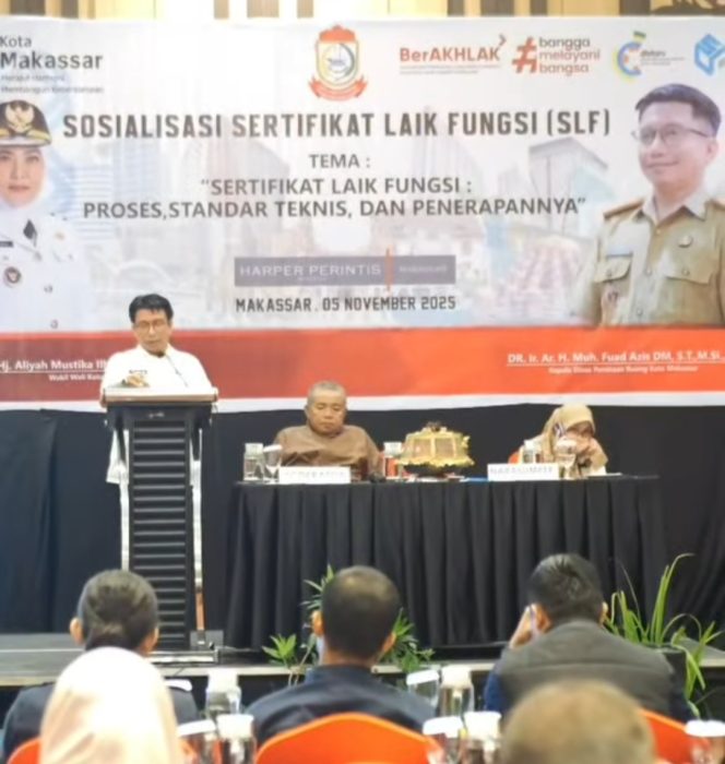 					Kadistaru Makassar Muh Fuad Azis saat membuka Sosialisasi Sertifikat Laik Fungsi (SLF) dihadiri para pelaku usaha, konstruksi, Konsultan dan masyarakat (dok)