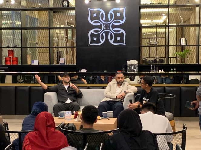 					Penyanyi Maher Zain saat konfrensi Pers bersama awak media di Four Point Hotel Makassar (dok)