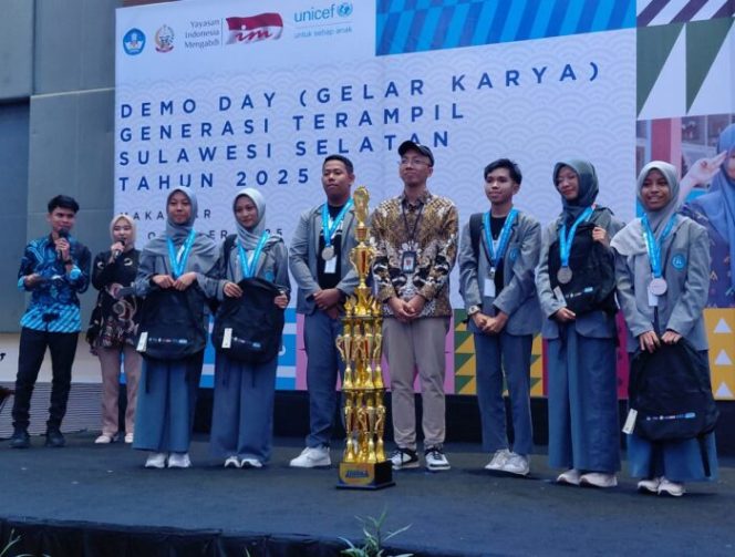 					Dua SMA Asal Takalar Bikin Bangga Bupati Firdaus Daeng Manye
