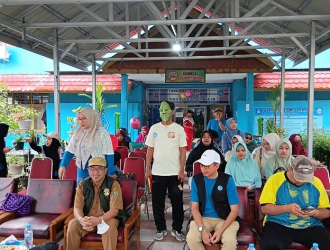 					Diguyur Hujan, Semangat Siswa UPT SMA Negeri 3 Takalar Tidak Pudar Pada Pembukaan Porseni Periode 2025-2026