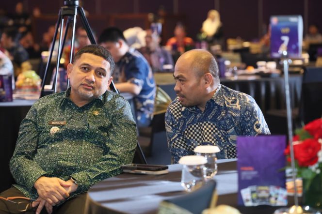 					Wali Kota Makassar Munafri Arifuddin didampingi Kepala Dinas Kominfo Makassar M Roem di Ajang Digital Award 2025 di Jakarta (dok)