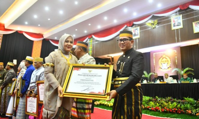					Raih Dua Penghargaan, Pemkot Parepare Catat Penduduk Miskin Terendah