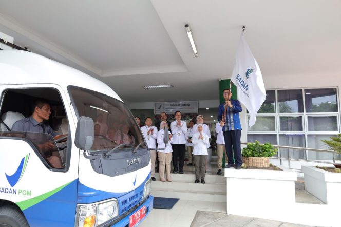 					Taruna Ikrar Pimpin Penandatanganan Prasasti Komitmen MBG di REN BPOM 2025