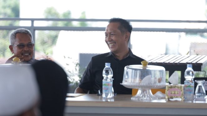 					Wakil Ketua DPRD Bulukumba Syahruni Haris Bersama Sekda Ali Saleng. (Foto: Istimewa)