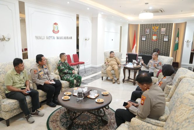 					Wali Kota Makassar Munafri bersama Kapolrestabes, Dandim pastikan pelaksanaan Pemilihan Ketua RT berjalan kondusif (dok)