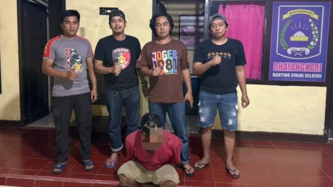 					Terduga Pelaku Saat Masih Diamankan di Polsek Sinjai Selatan. (Foto: Istimewa)