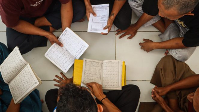 					Pembelajaran Dirosa/ Pendidikan Al-Qur’an Orang Dewasa Bagi WBP Rutan Barru. (Foto: Istimewa)