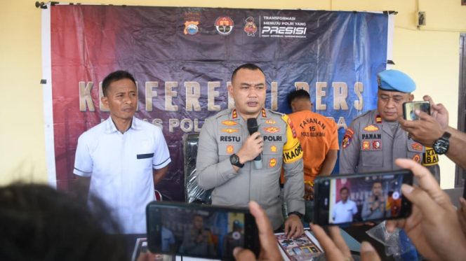 					Kapolres Bulukumba AKBP Restu Wijayanto Konferensi Pers Pengungkapan Kasus Begal. (Foto: Istimewa)