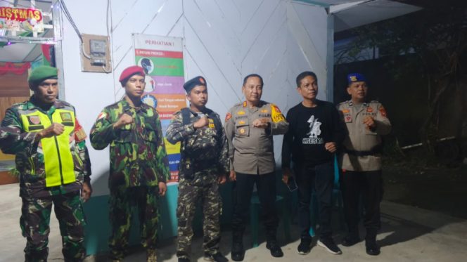 					Personel Gabungan Pengamanan Ibadah Natal di Sinjai. (Foto: Istimewa)