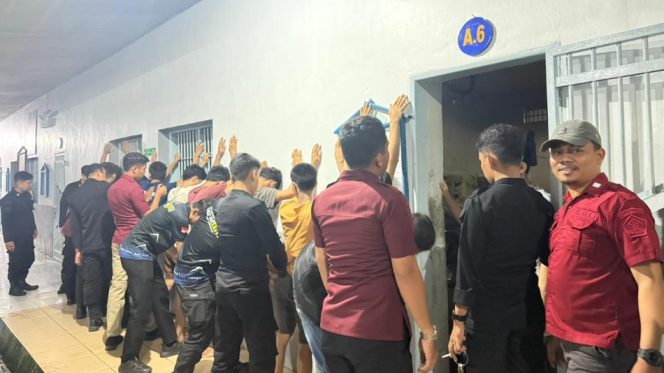 					Penggeledahan WBP Lapas Palopo. (Foto: Istimewa)