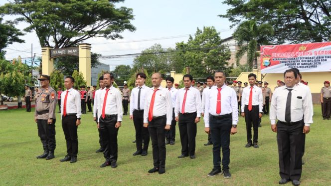 					20 Personel Polres Bulukumba Menerima Reward Dari Kapolres. (Foto: Istimewa)