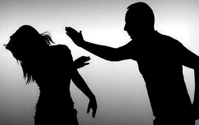 					Suami Sadis di Sinjai Tebas Istri hingga Jari Putus, Pelaku Ditangkap Usai Kabur