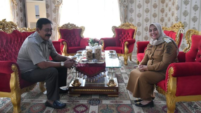 					Audiensi HPS2), H. Agus Salim Mudjarab dengan Bupati Sinjai, Hj. Ratnawati Arif di Rujab. (Foto: Ist)