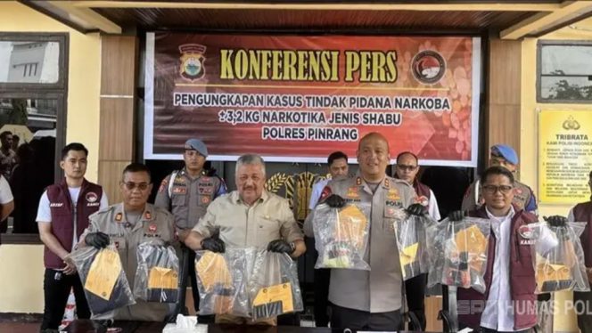 					Konfrensi Pers Pengungkapan Kasus Narkoba di Mapolres Pinrang. (Foto: Ist/ Humas)