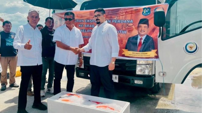 					Pelepasan Ekspor Perdana Hasil Perikanan Bulukumba ke Arab Saudi di KNMP Bentenge oleh Bupati Andi Utta. (Foto: Ist/ KKP)
