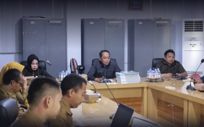 					DPRD Bulukumba Gelar RDP Terkait Gaji Ratusan PPPK Paruh Waktu Bersama OPD Terkait. (Foto: Ist/ Humas)