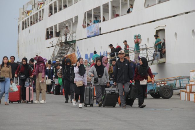 					Target Penumpang Tercapai, Penumpang PELNI di 2025 Tembus 5,15 Juta