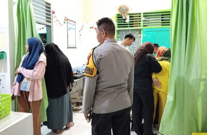 					Salah Satu Korban Mendapatkan Perawatan Medis di Puskesmas Bontomatene. (Foto: Ist)