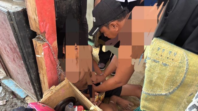 					Korban Saat Dievakuasi Oleh Warga Setempat dan Pihak Kepolisian. (Foto: Istimewa)