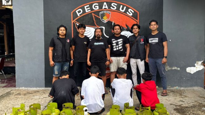 					Tim Pegasus Resmob Satreskrim Polres Jeneponto Amankan 4 Terduga Pelaku Bersama Barang Bukti. (Foto: Ist)