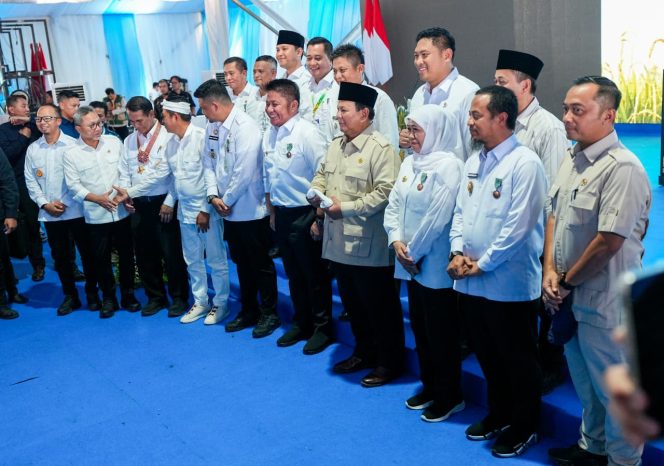 					Pemberian Penghargaan Satyalancana Wira Karya oleh Presiden RI Prabowo Subianto. Hadir Gubernur Sulsel Andi Sudirman Sulaiman (dok)