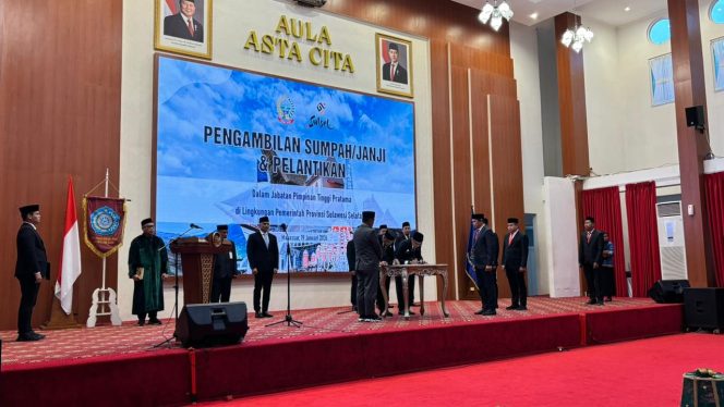 					Pelantikan Pejabat Eselon II lingkup Pemprov Sulsel di Rujab Gubernur (dok)