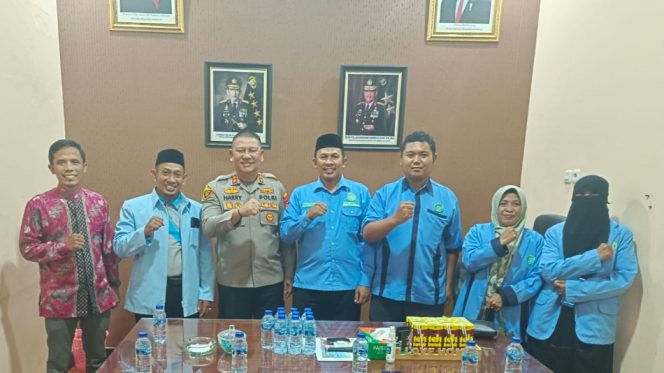 					Silaturahmi Pengurus BKPRMI Sinjai dengan Kapolres AKBP Harry Azhar. (Foto: Ist)