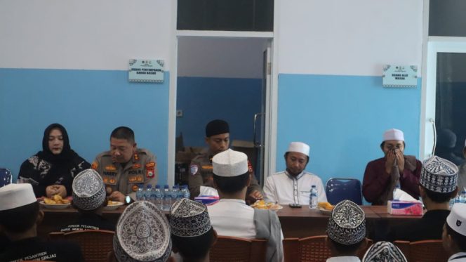 					Dzikir dan Doa Bersama Jelang Beroperasinya Dapur MBG Polres Sinjai. (Foto: Istimewa)