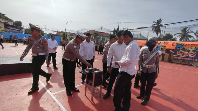 					Personel Polres Sinjai Berdonasi Usai Apel Pagi. (Foto: Ist)