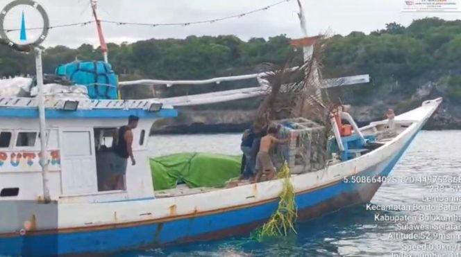 					Pemasangan Rumpon oleh Nelayan Bulukumba. (Foto: Ist)