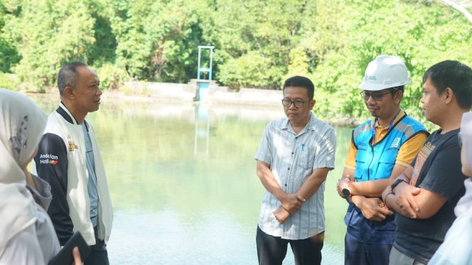 					Kunjungan Bupati Selayar ke Intake Sumber Air Topa di Kelurahan Bontobangun, Kecamatan Bontoharu. (Foto: Ist/ Humas)