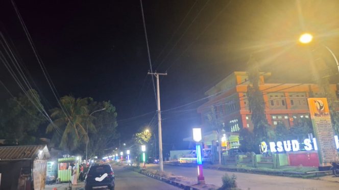 					Penampakan Lampu Hias di Jl. Jend. Sudirman, Kota Sinjai. (Foto: Berita.News/ Syarif)