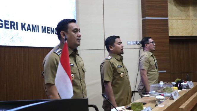 					Tasming Hamid, Pimpin Rapat Koordinasi Awal Tahun di Ruang Pola Kantor Sekretariat Daerah Kota Parepare. (Foto: Ist)
