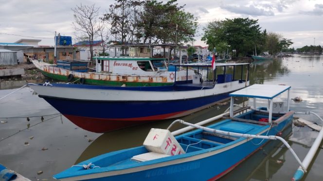 					Perahu Nelayan Bulukumba Hanya Ditambatkan di Dermaga Pelabuhan Benteng. (Foto: Berita.News/ Syarif)