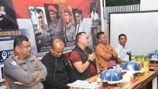 					Kapolres Bersama 4 Kasat Jadi Narasumber Dalam Dialog Awal Tahun yang Digelar Bulukumba Institut. (Foto: Ist)