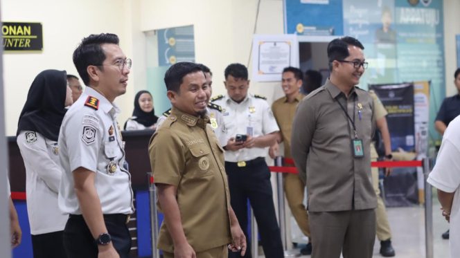 					Tasming Hamid Hadiri Acara Donor Darah Hari Bhakti Imigrasi ke-76. (Foto: Ist)