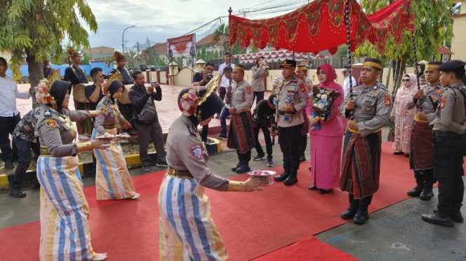 					Penyambutan Kapolres Sinjai yang Baru AKBP Jamal Fathur Rakhman. (Foto: Ist)
