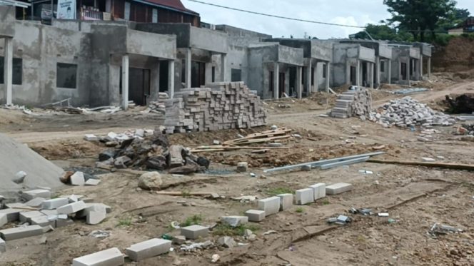 					Salah Satu Pembangunan Perumahan di Parepare yang Diduga Tak Sesuai Site Plan. (Foto: Ist)