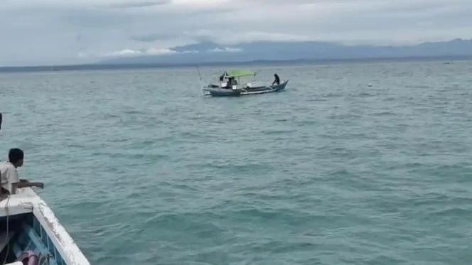 					Pencarian ABK KM 3 Putri di Perairan Pulau Sembilan. (Foto: Ist/ BPBD)