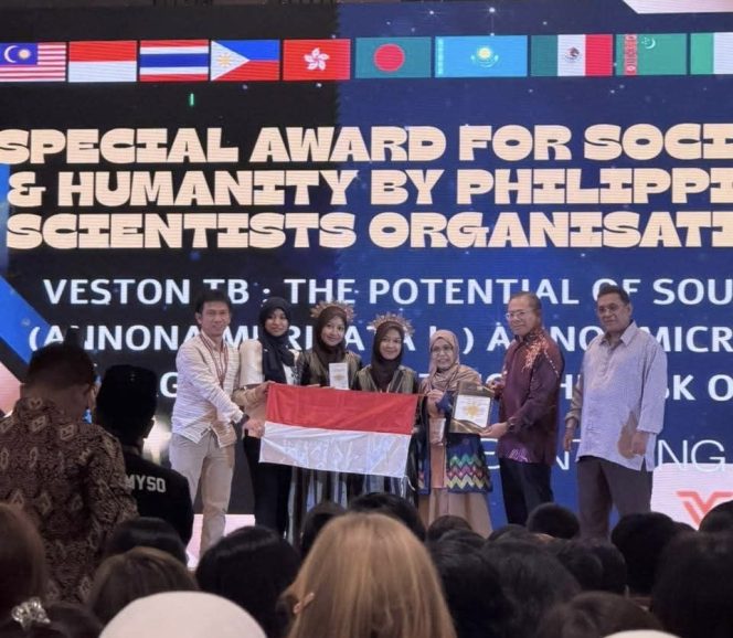 					Dua Siswi SMAN 1 Bantaeng menarik perhatian dunia saat meraih medali emas di ajang Internasional lewat penemuannya (dok)