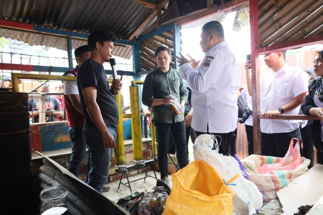 					Wali Kota Munafri Atensi Inovasi Anak Muda Makassar Sulap Sampah Plastik Jadi BBM