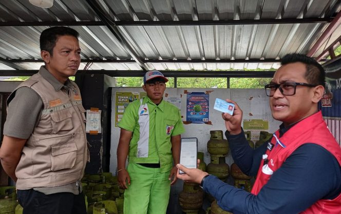 					Pemantauan Ketersediaan BBM dan LPG 3 kg oleh Pertamina Patra Niaga Regional Sulawesi dan Dinas ESDM Pemprov Sulsel (dok)