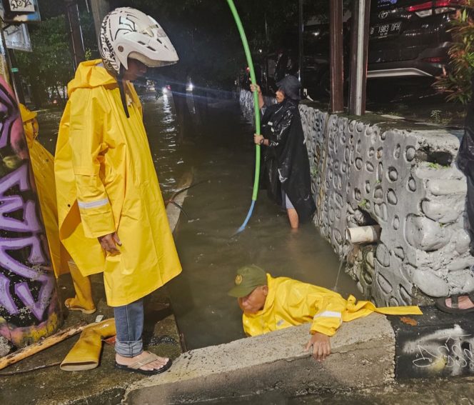 					Pemkot Makassar Terjunkan 40 Satgas Atasi Titik Banjir di Jalan AP Pettarani