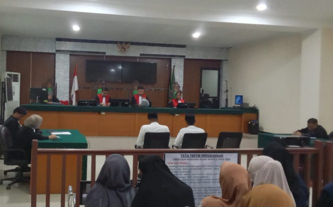 					Sidang Putusan Dua Terdakwa Kasus Pembakaran Mobil di Pengadipan Negeri Sinjai. (Foto: Ist)