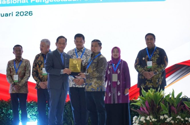 					Parepare Raih Sertifikat Menuju Kota Bersih 2025, Terima Bantuan Motor Sampah dari KLH