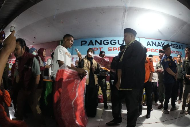 					Munafri Sambangi Warganya di Lokasi Pengungsian, Pastikan Kebutuhan Terpenuhi 