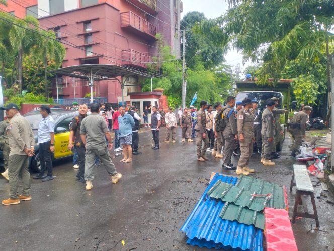 					Penertiban PKL di Makassar (dok)